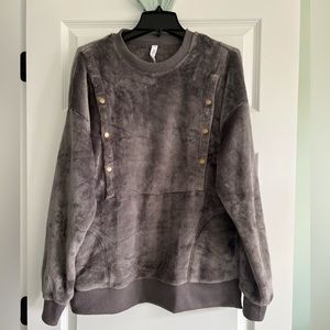 Latched mama fleece snap pullover